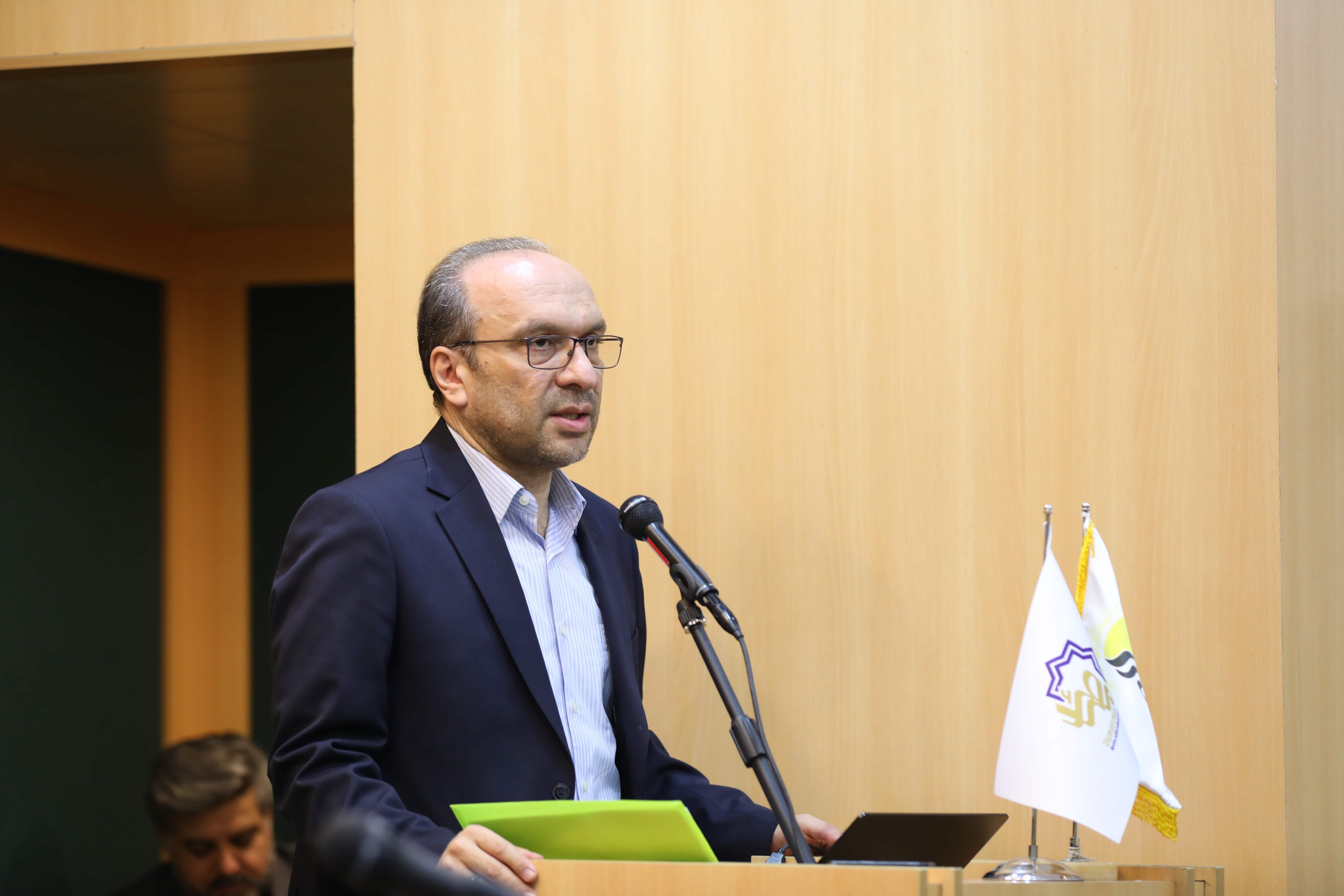 رونمایی از کتاب تقابل در مدیریت میراث نبوی