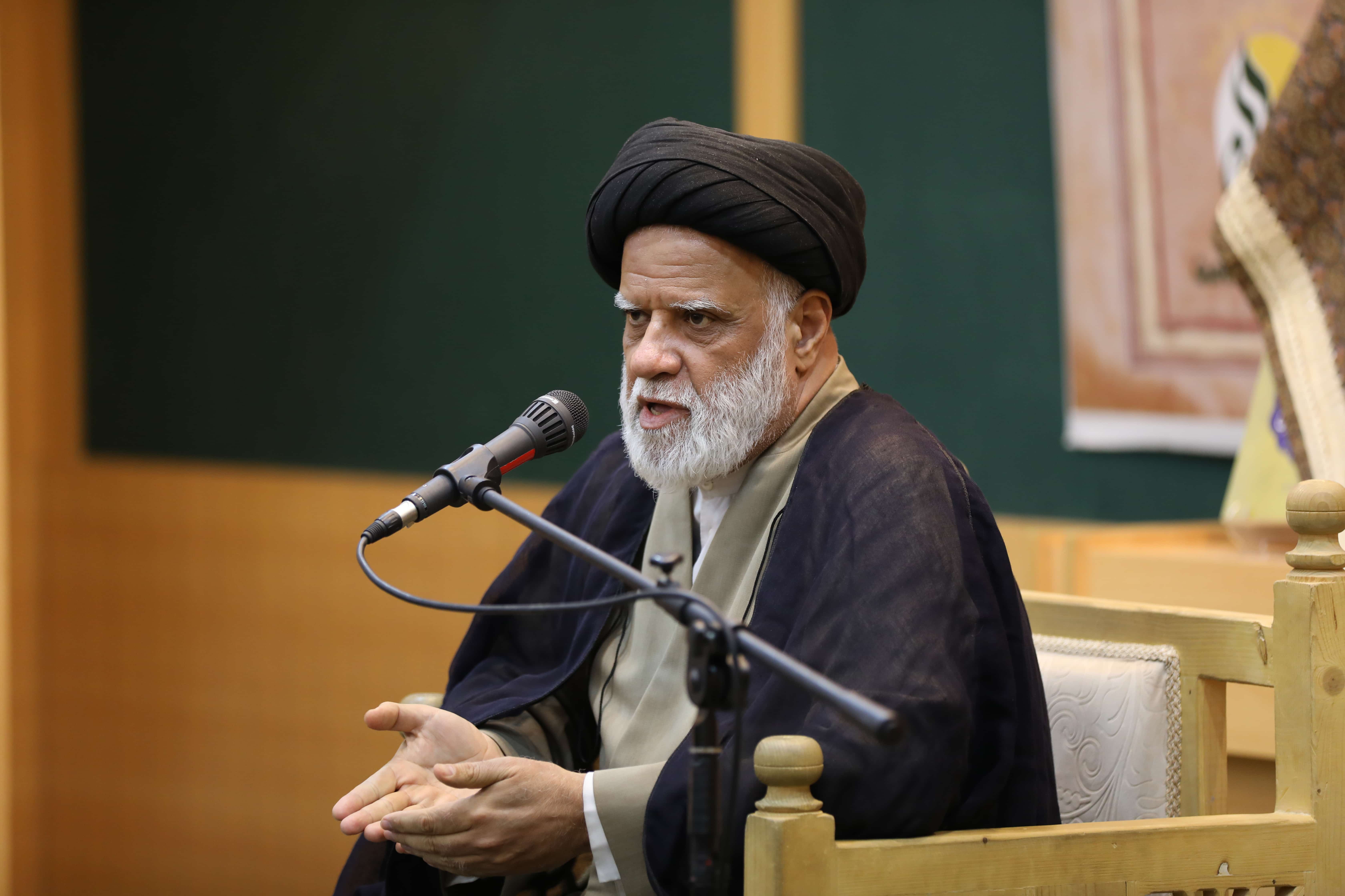 رونمایی از کتاب تقابل در مدیریت میراث نبوی